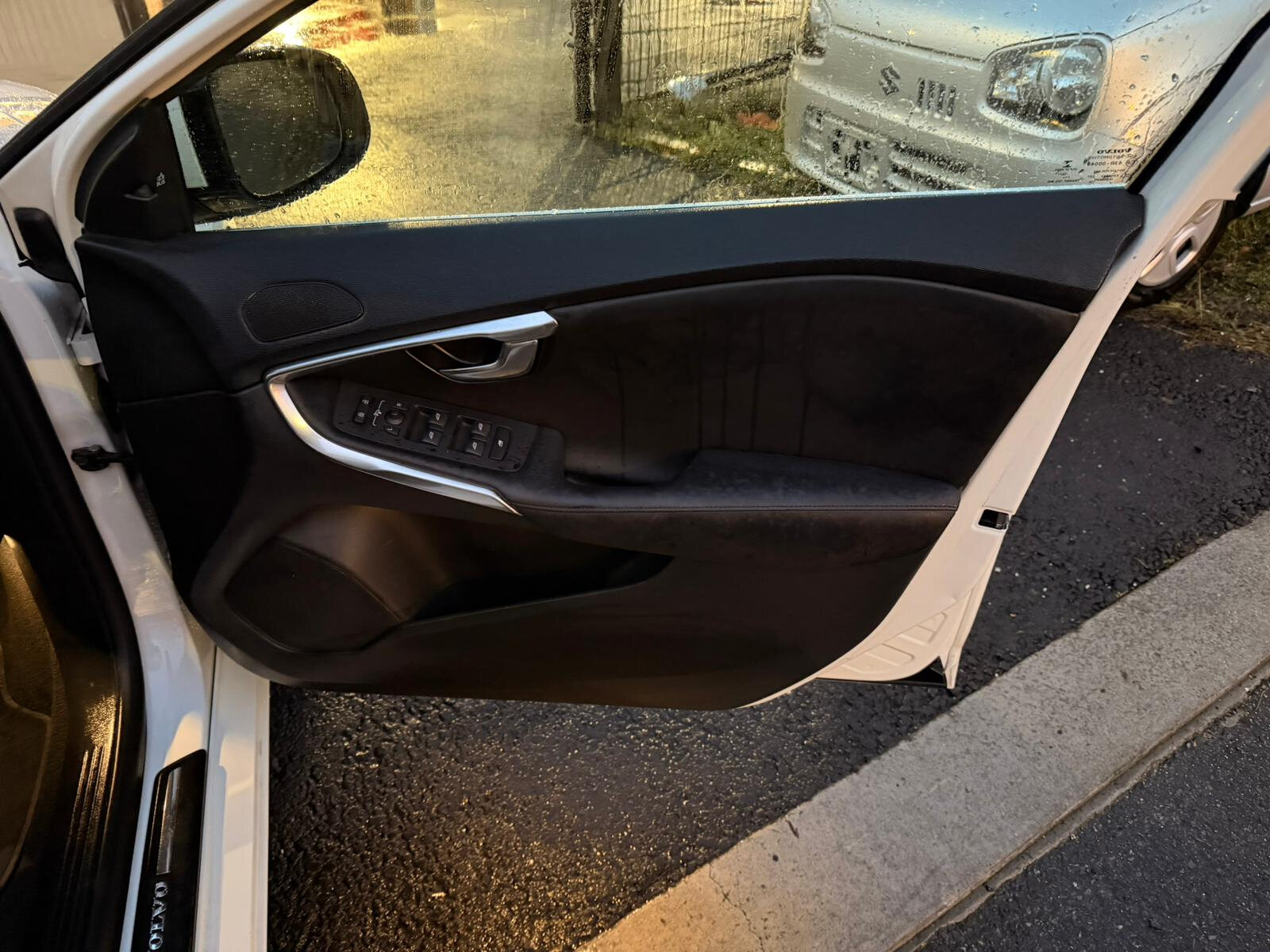 Volvo V40 white - Image 11
