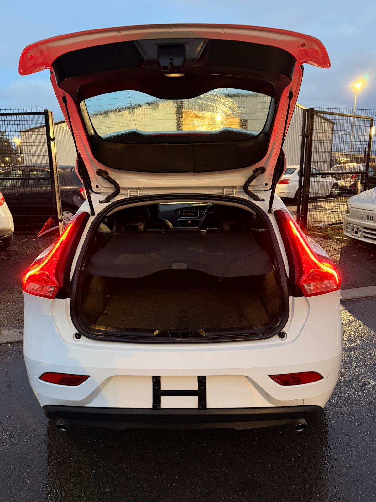 Volvo V40 white - Image 8