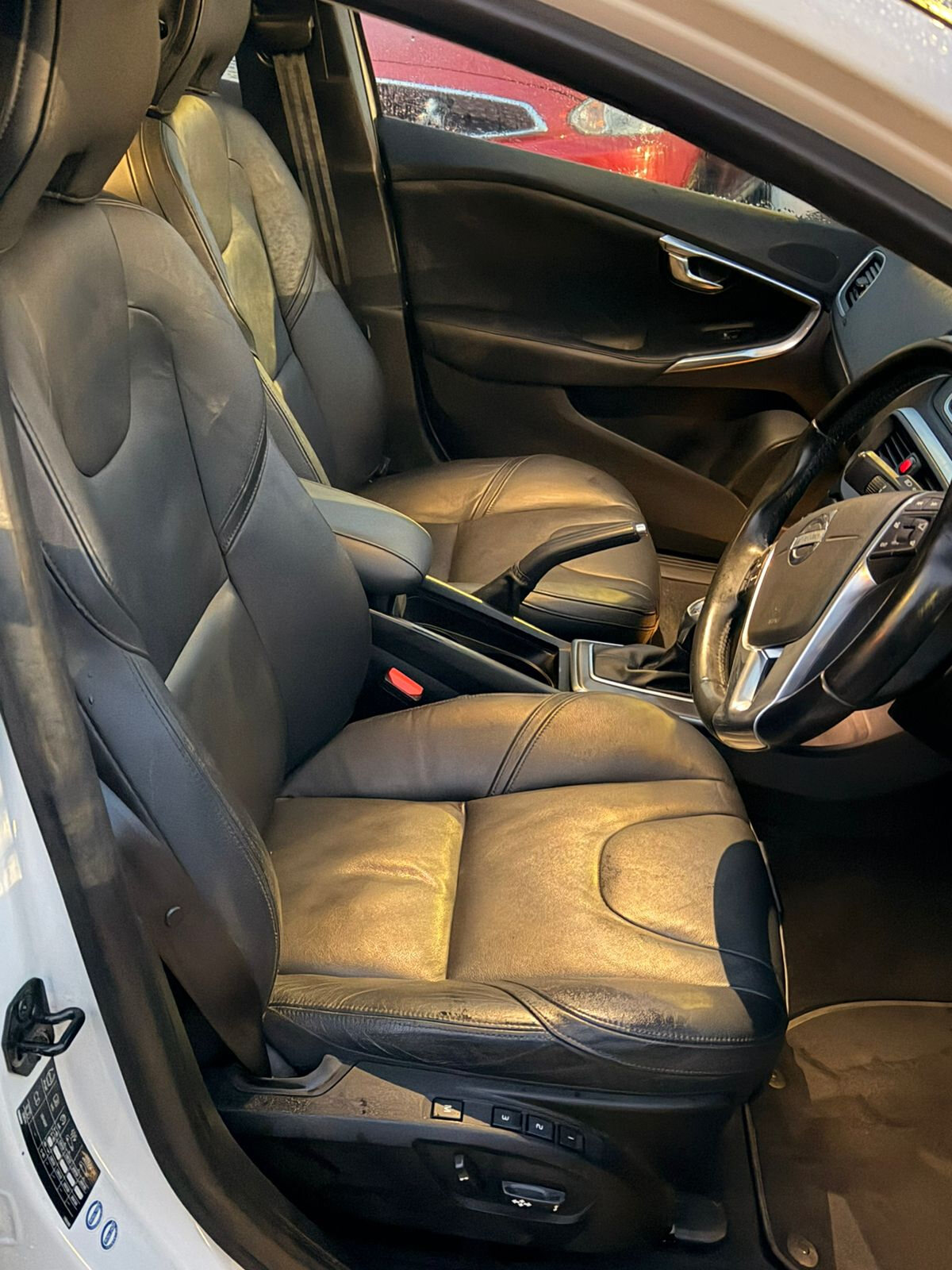 Volvo V40 white - Image 12